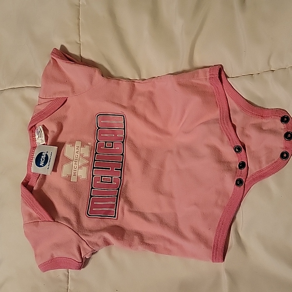 Infant Michigan pink snap tee NCAA by outerstuff. Approximately 3/6 month